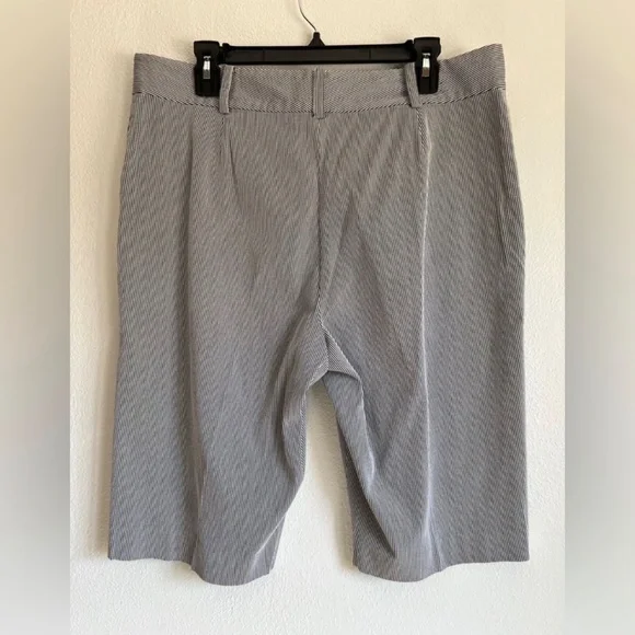 Lauren Ralph Lauren Striped Nautical Bermuda Shorts Navy Blue and White Size 14 - Picture 2 of 6